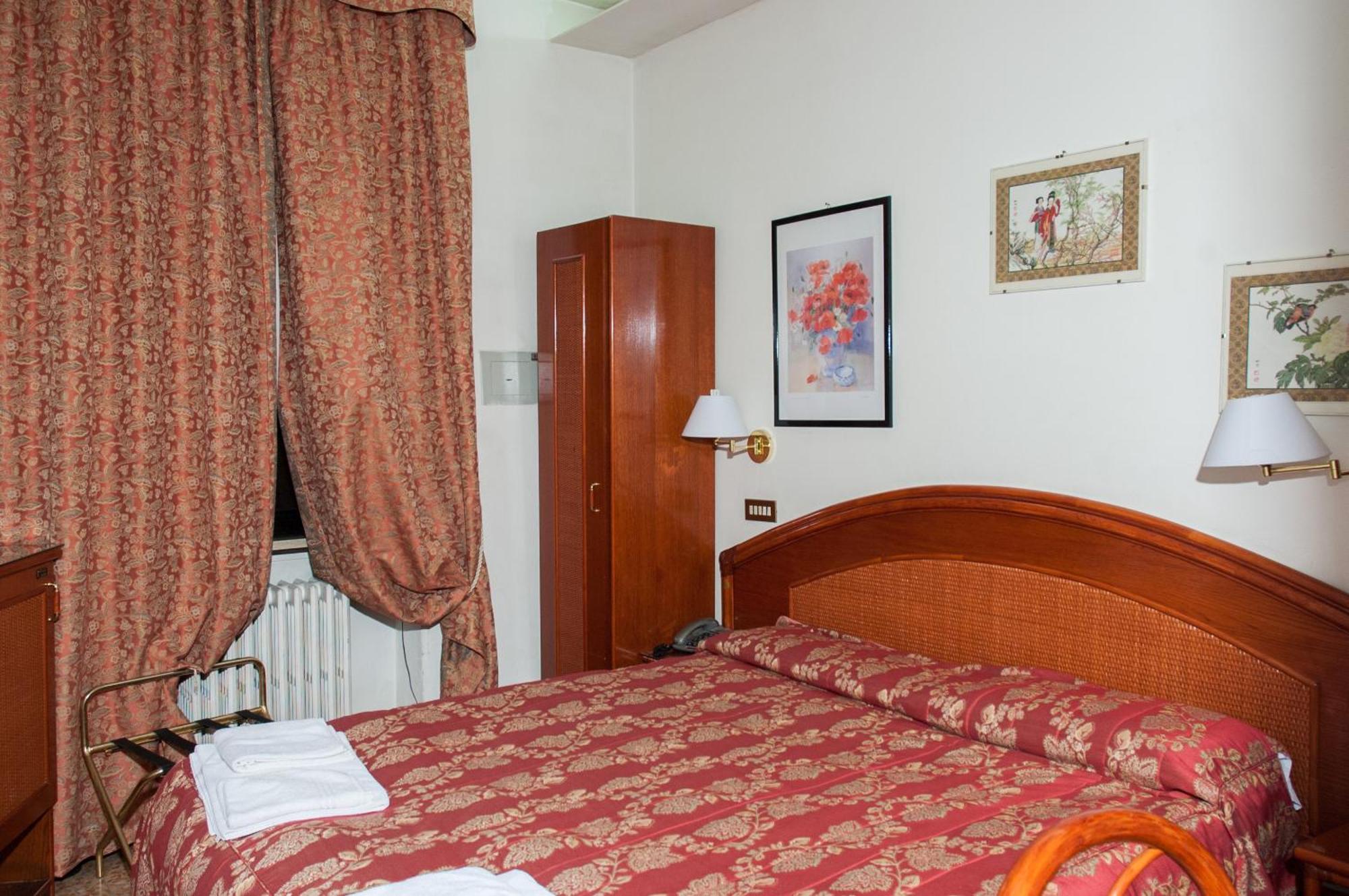 Vip Hotel Piacenza Exterior foto