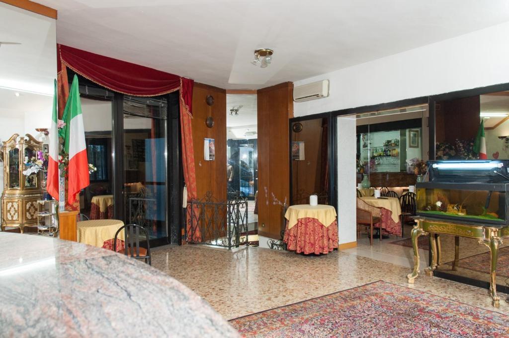 Vip Hotel Piacenza Exterior foto