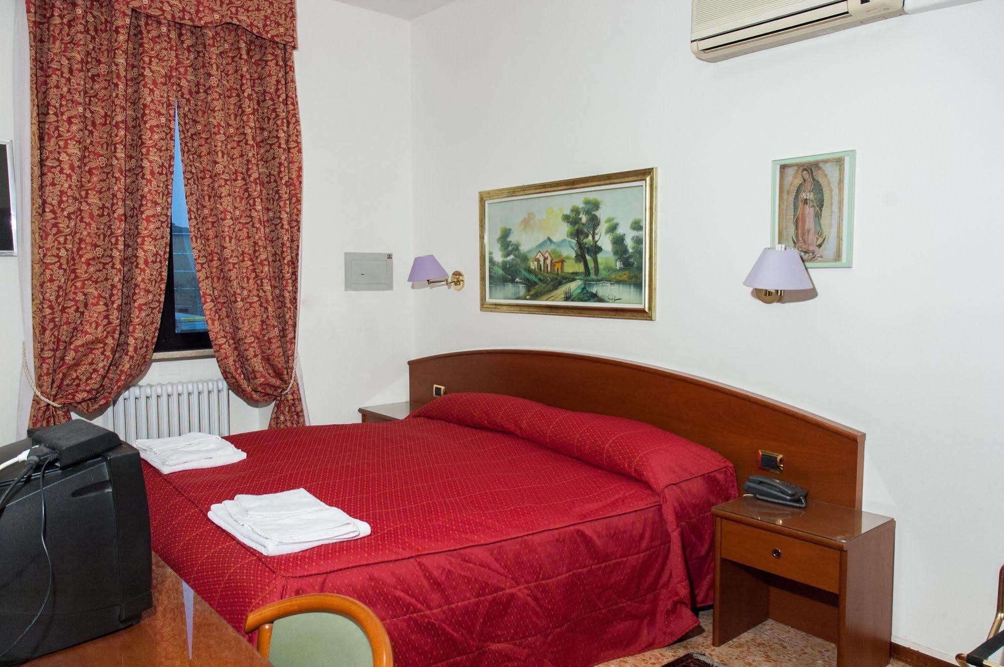 Vip Hotel Piacenza Exterior foto