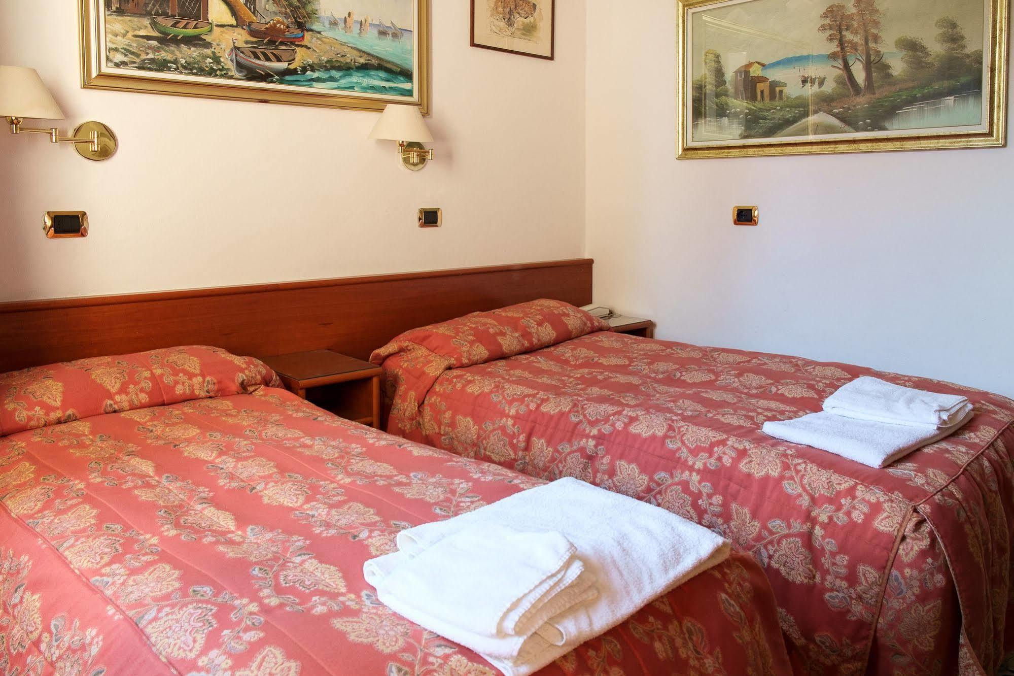 Vip Hotel Piacenza Exterior foto